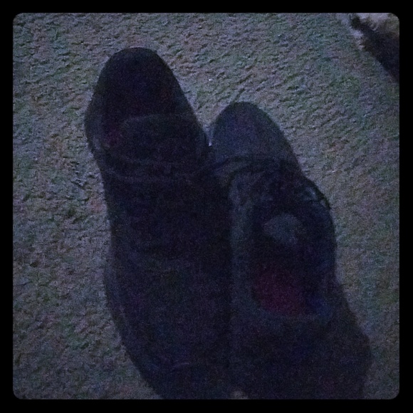 Shoes. - Picture 1 of 3